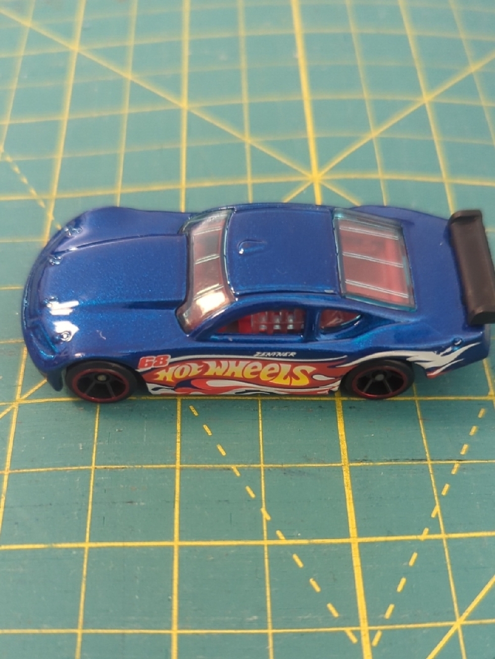 2010 Hot Wheels Circle Tracker Blue Race Car